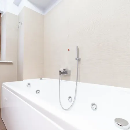 Adige Luxury - M&m House *